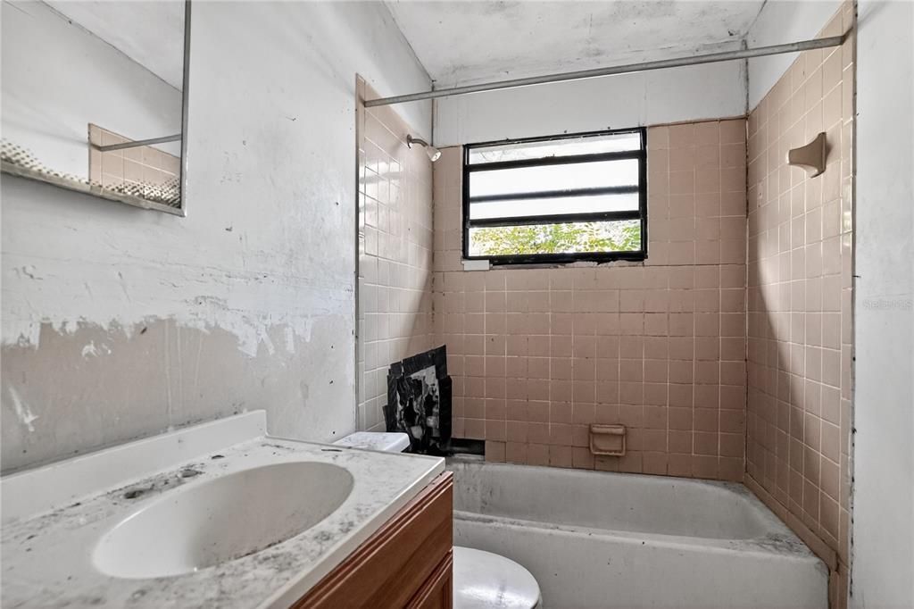 For Sale: $174,000 (3 beds, 1 baths, 1161 Square Feet)