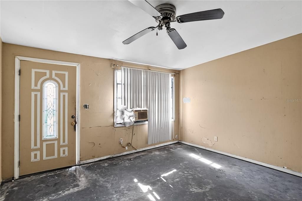 For Sale: $174,000 (3 beds, 1 baths, 1161 Square Feet)