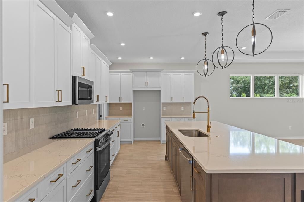 待售: $539,990 (2 贝兹, 2 浴室, 1968 平方英尺)