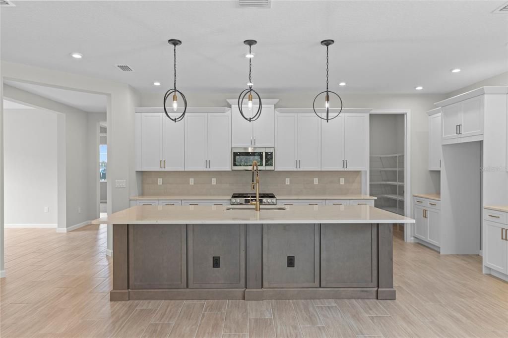 待售: $539,990 (2 贝兹, 2 浴室, 1968 平方英尺)