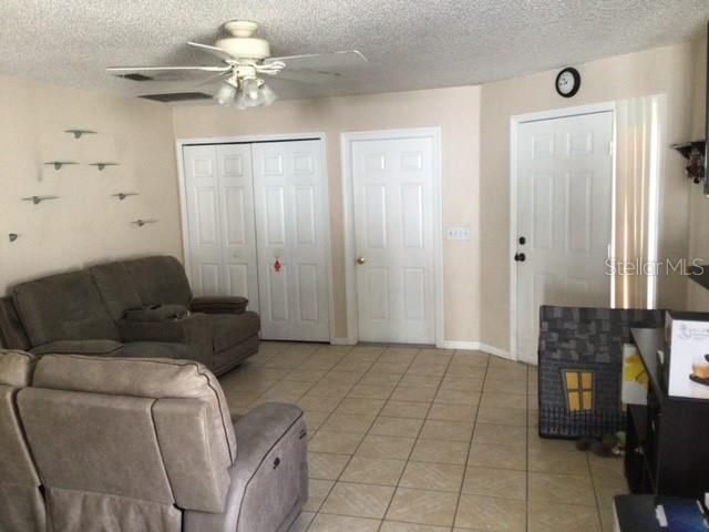 出租: $2,000 (3 贝兹, 2 浴室, 1329 平方英尺)