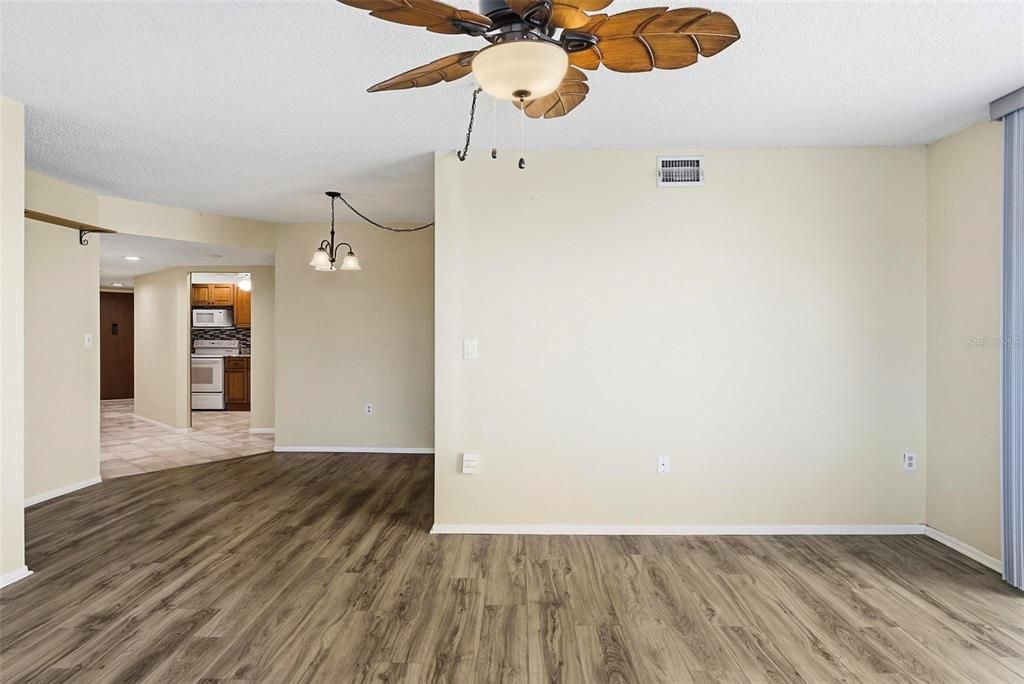 En Venta: $224,900 (2 camas, 2 baños, 1210 Pies cuadrados)