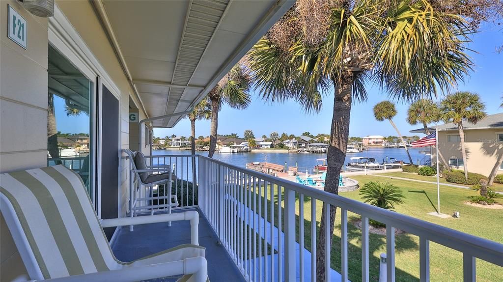 For Sale: $325,000 (2 beds, 1 baths, 880 Square Feet)