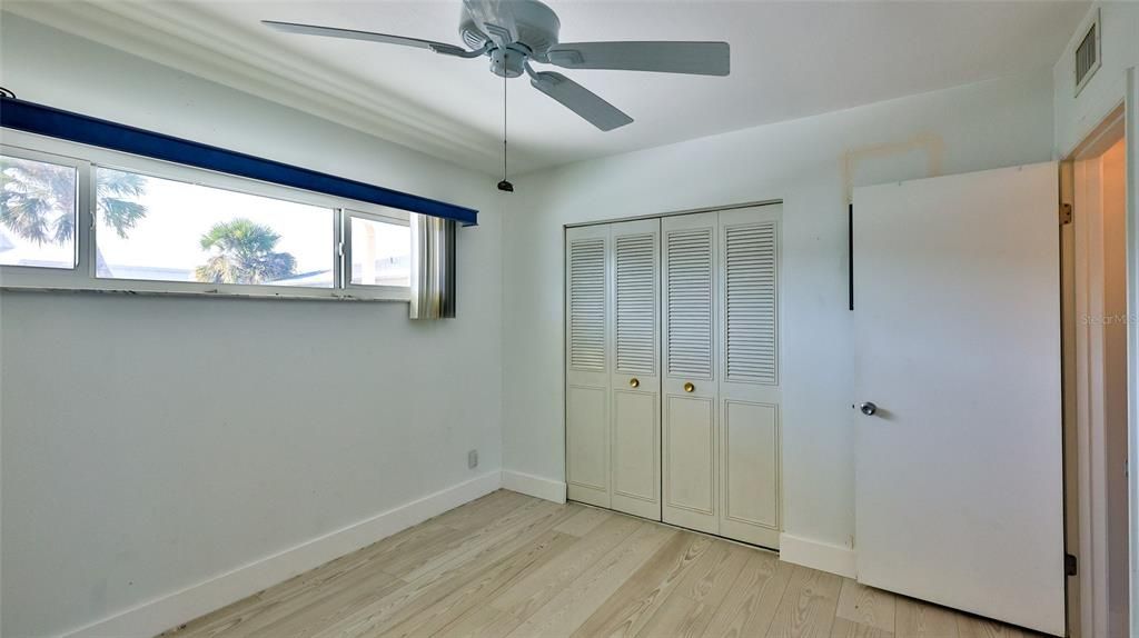 For Sale: $325,000 (2 beds, 1 baths, 880 Square Feet)