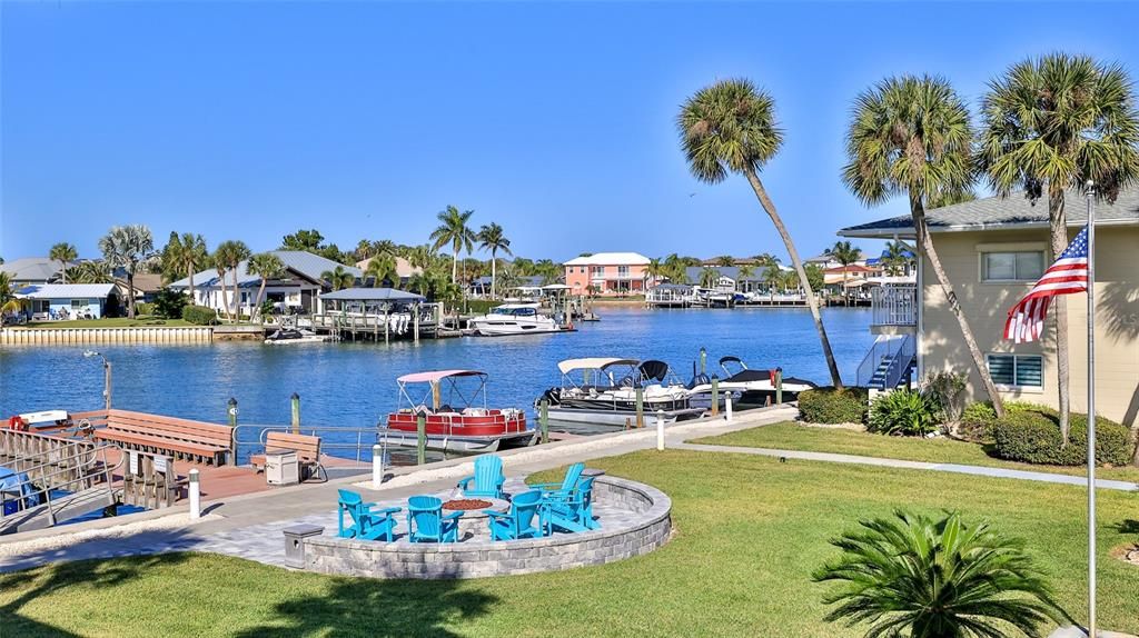 For Sale: $325,000 (2 beds, 1 baths, 880 Square Feet)