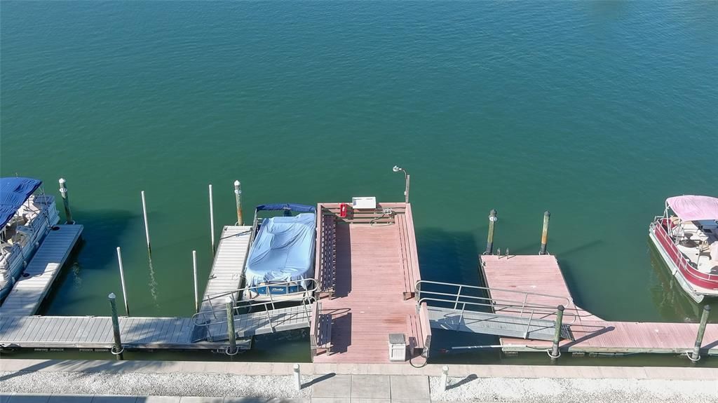 For Sale: $325,000 (2 beds, 1 baths, 880 Square Feet)