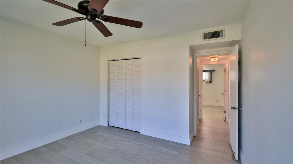 For Sale: $325,000 (2 beds, 1 baths, 880 Square Feet)