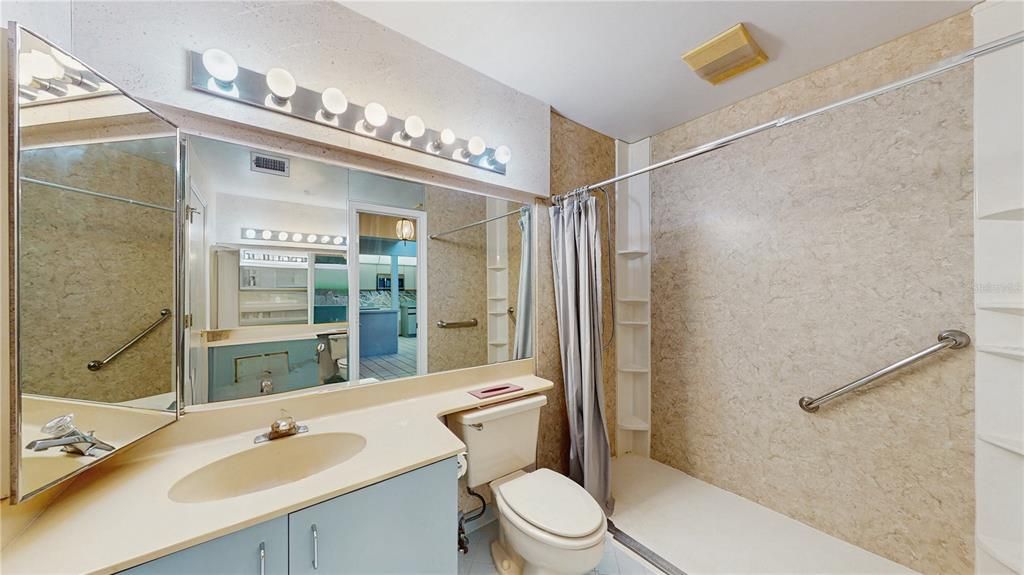 For Sale: $260,000 (2 beds, 2 baths, 1844 Square Feet)