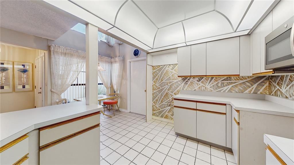 For Sale: $260,000 (2 beds, 2 baths, 1844 Square Feet)