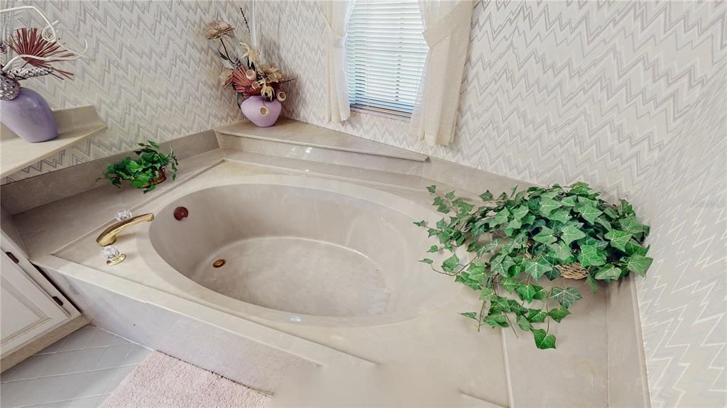 For Sale: $260,000 (2 beds, 2 baths, 1844 Square Feet)