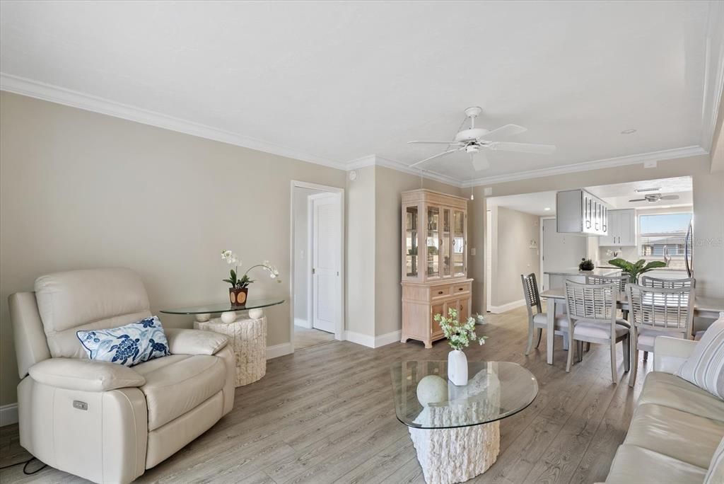 На продажу: $475,000 (2 спален, 2 ванн, 1122 Квадратных фут)