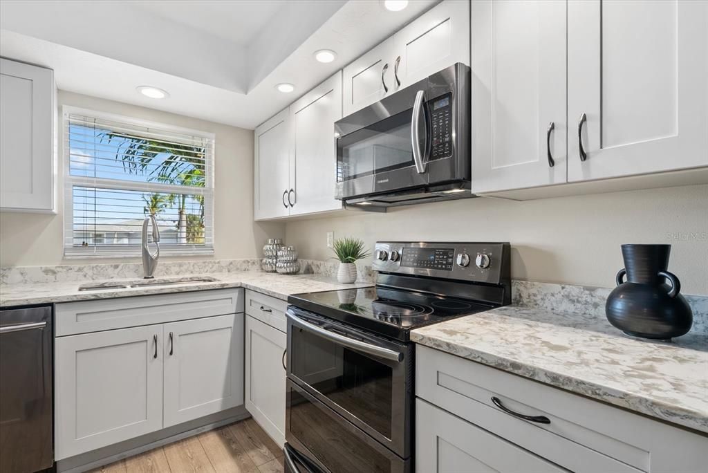 На продажу: $475,000 (2 спален, 2 ванн, 1122 Квадратных фут)