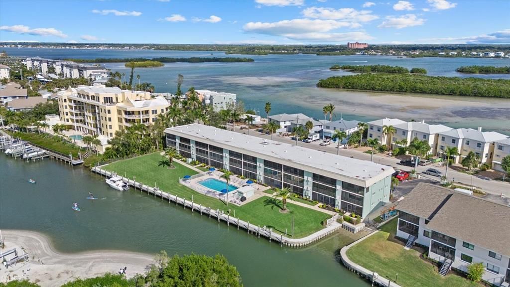 На продажу: $475,000 (2 спален, 2 ванн, 1122 Квадратных фут)