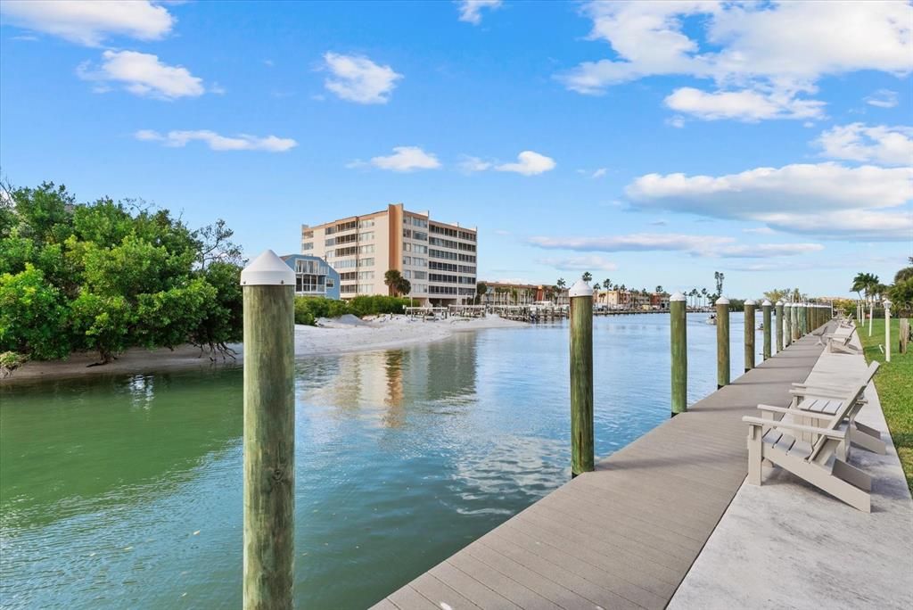 На продажу: $475,000 (2 спален, 2 ванн, 1122 Квадратных фут)