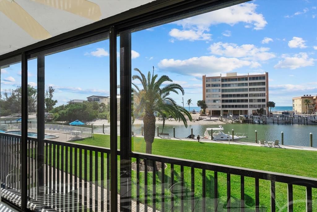 На продажу: $475,000 (2 спален, 2 ванн, 1122 Квадратных фут)