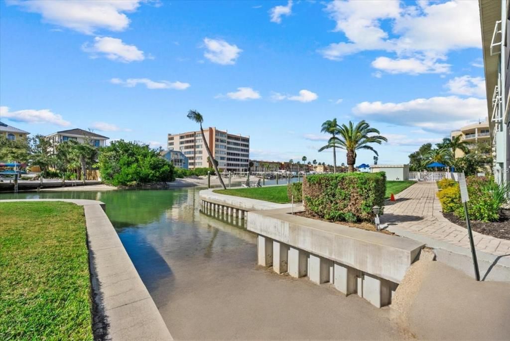 На продажу: $475,000 (2 спален, 2 ванн, 1122 Квадратных фут)