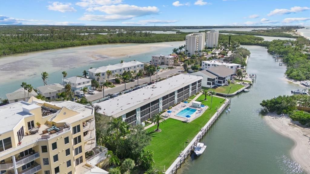 На продажу: $475,000 (2 спален, 2 ванн, 1122 Квадратных фут)