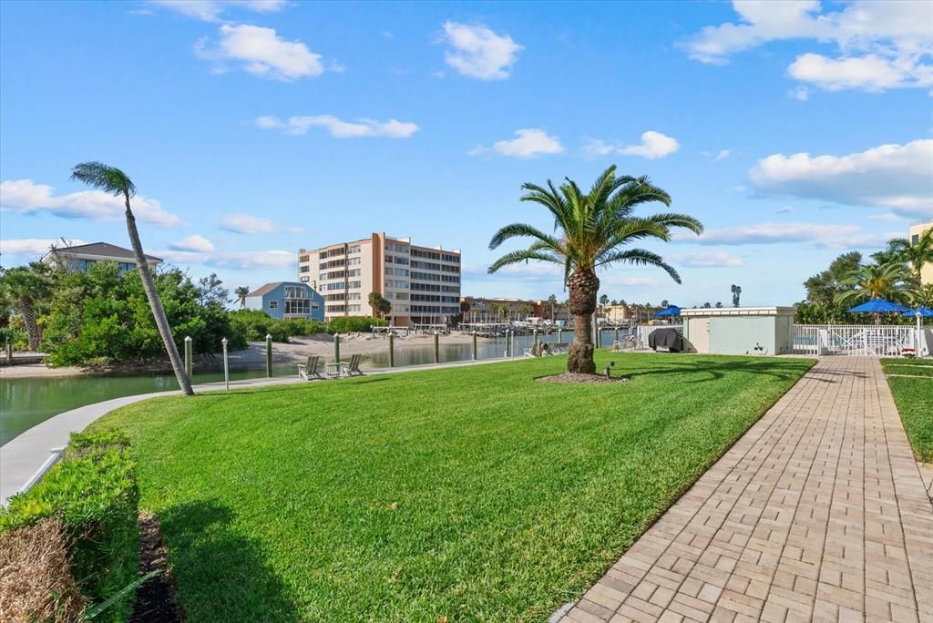 На продажу: $475,000 (2 спален, 2 ванн, 1122 Квадратных фут)