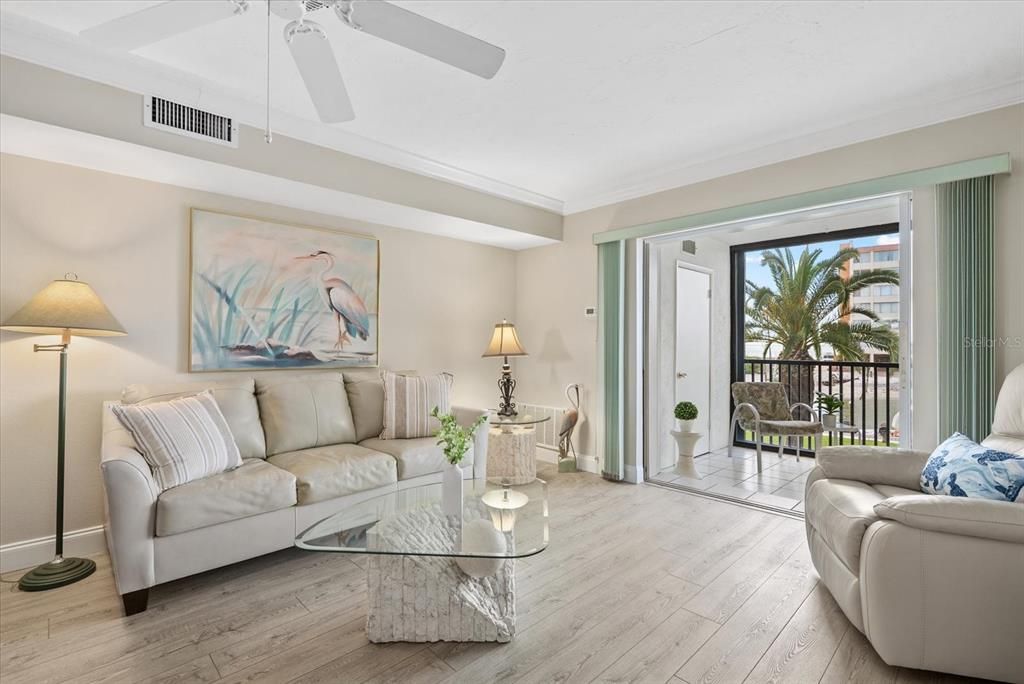 На продажу: $475,000 (2 спален, 2 ванн, 1122 Квадратных фут)