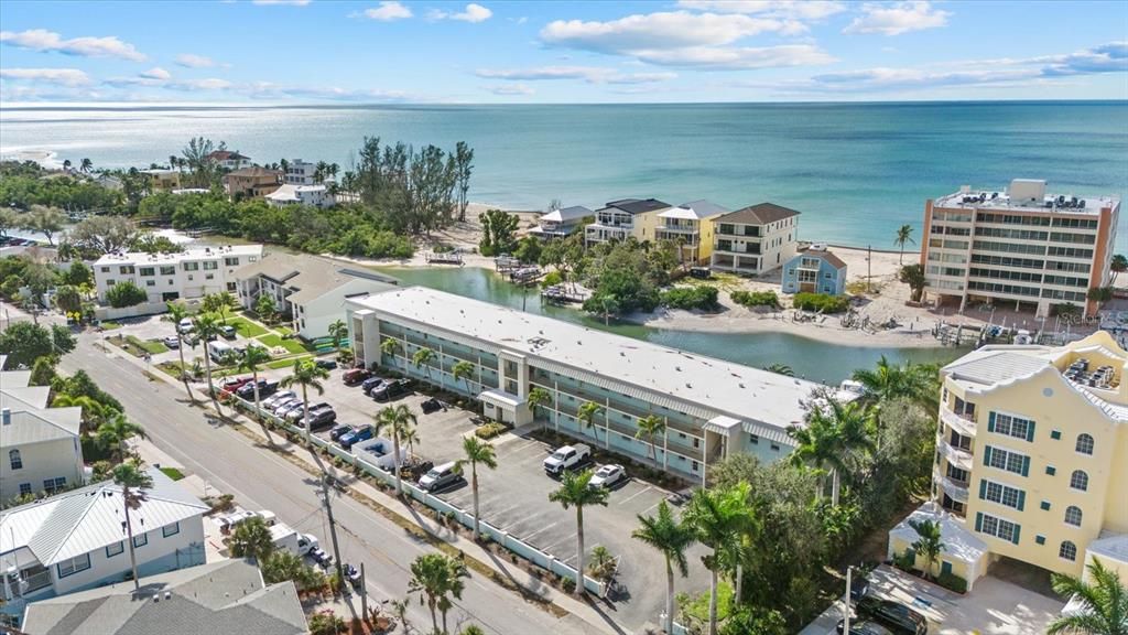 На продажу: $475,000 (2 спален, 2 ванн, 1122 Квадратных фут)