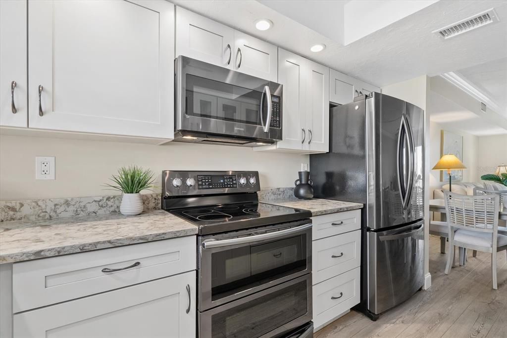 На продажу: $475,000 (2 спален, 2 ванн, 1122 Квадратных фут)