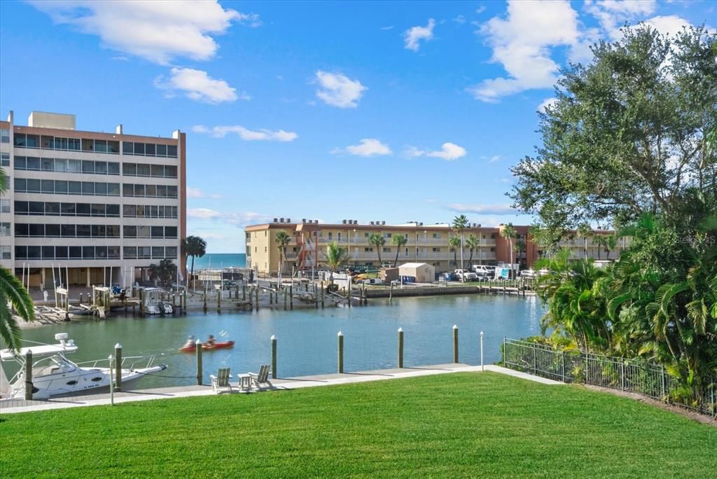 На продажу: $475,000 (2 спален, 2 ванн, 1122 Квадратных фут)