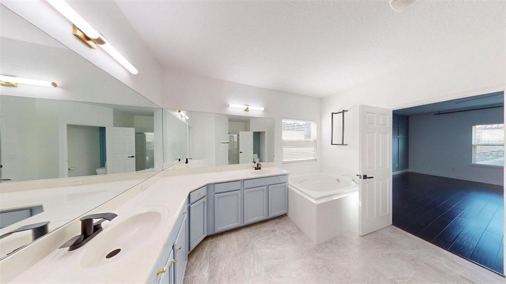 For Rent: $6,500 (6 beds, 5 baths, 5019 Square Feet)