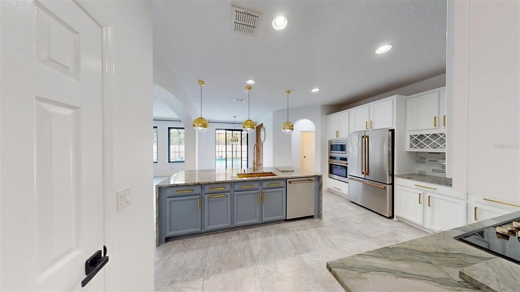 For Rent: $6,500 (6 beds, 5 baths, 5019 Square Feet)