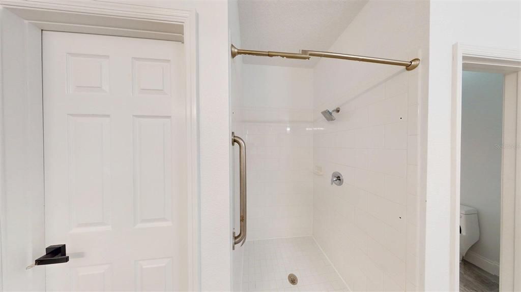 For Rent: $6,500 (6 beds, 5 baths, 5019 Square Feet)