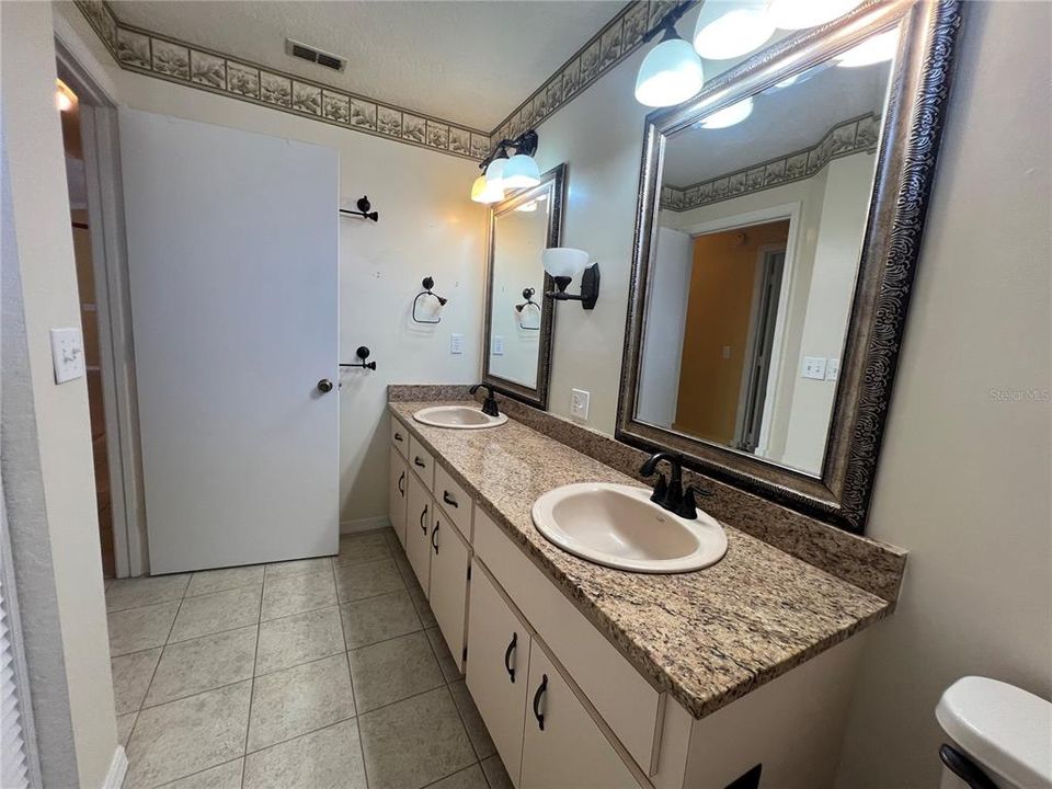 For Rent: $1,600 (2 beds, 2 baths, 1345 Square Feet)