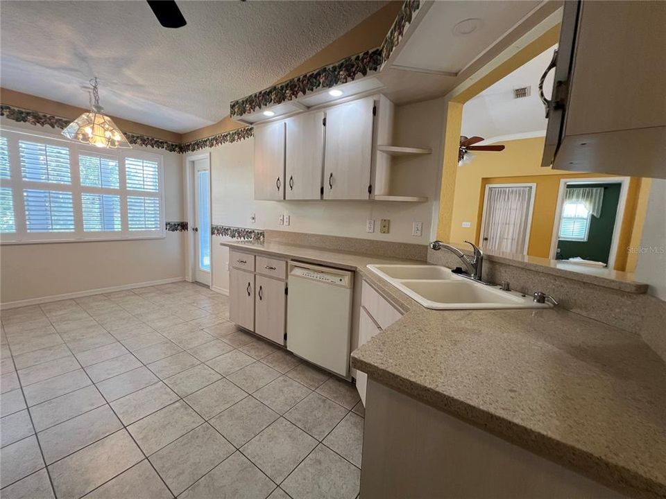 For Rent: $1,600 (2 beds, 2 baths, 1345 Square Feet)