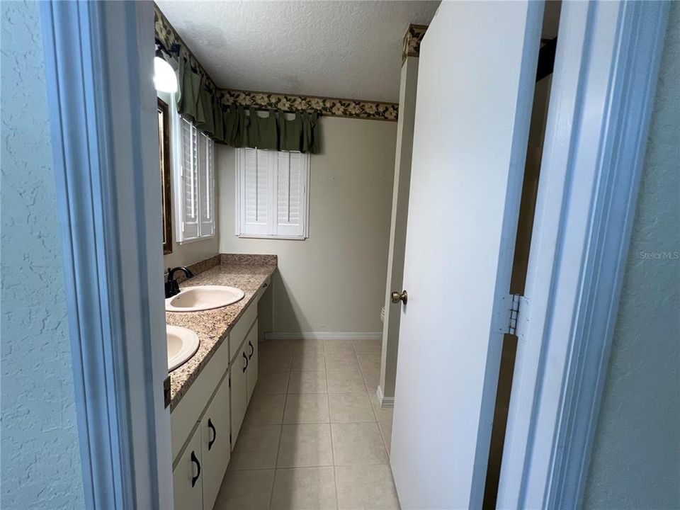For Rent: $1,600 (2 beds, 2 baths, 1345 Square Feet)