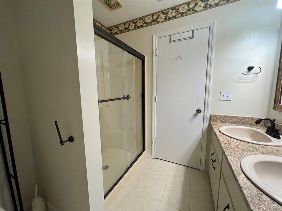 For Rent: $1,600 (2 beds, 2 baths, 1345 Square Feet)