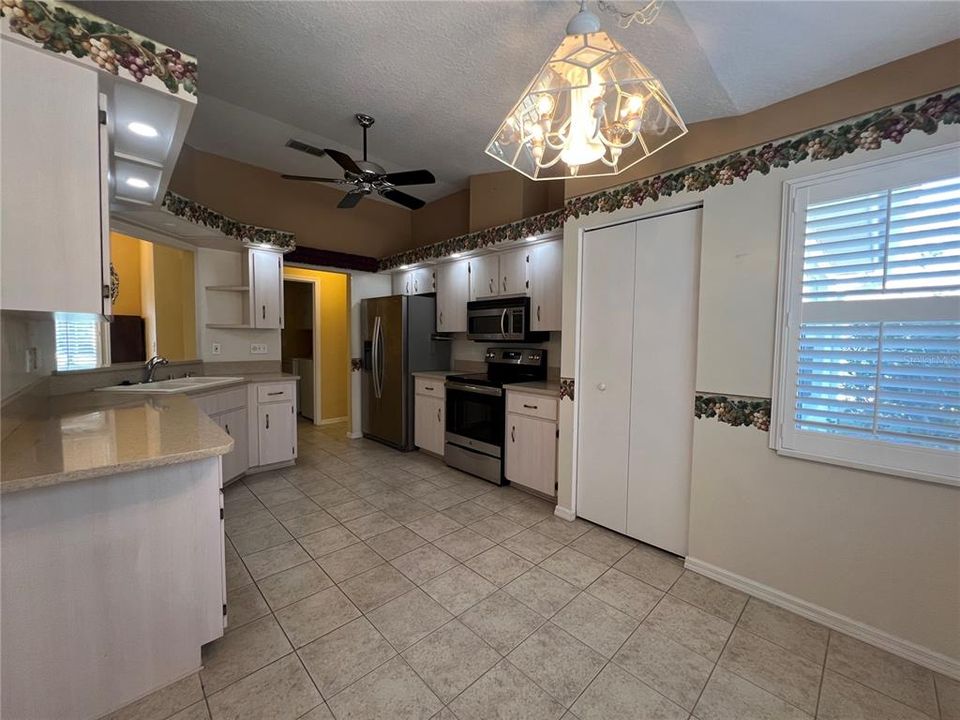 For Rent: $1,600 (2 beds, 2 baths, 1345 Square Feet)