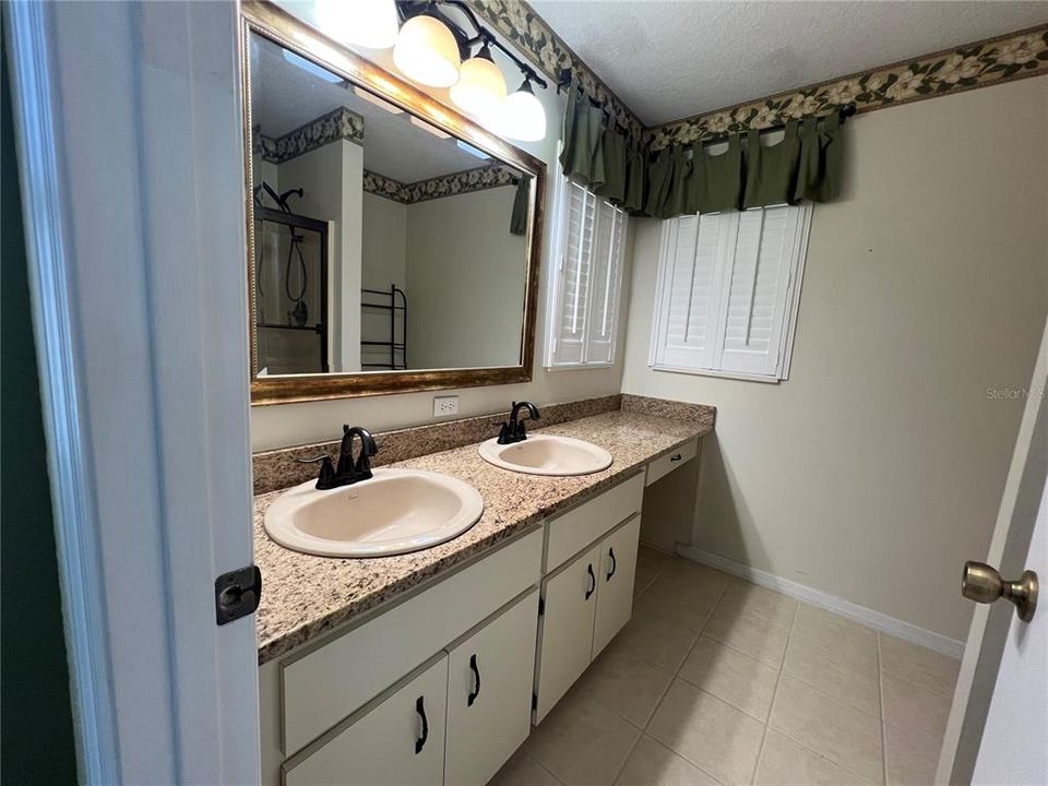 For Rent: $1,600 (2 beds, 2 baths, 1345 Square Feet)