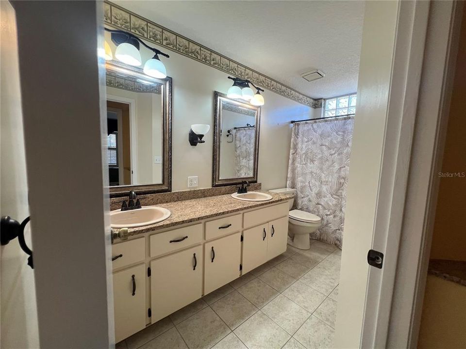 For Rent: $1,600 (2 beds, 2 baths, 1345 Square Feet)