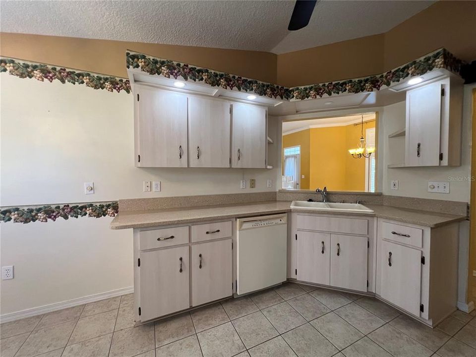 For Rent: $1,600 (2 beds, 2 baths, 1345 Square Feet)