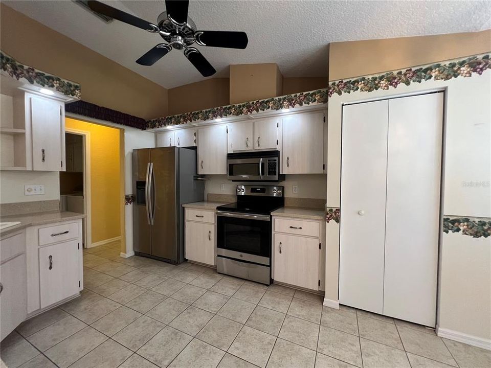 For Rent: $1,600 (2 beds, 2 baths, 1345 Square Feet)