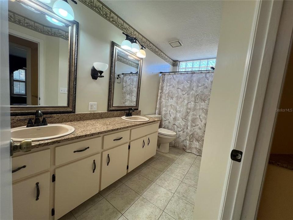 For Rent: $1,600 (2 beds, 2 baths, 1345 Square Feet)