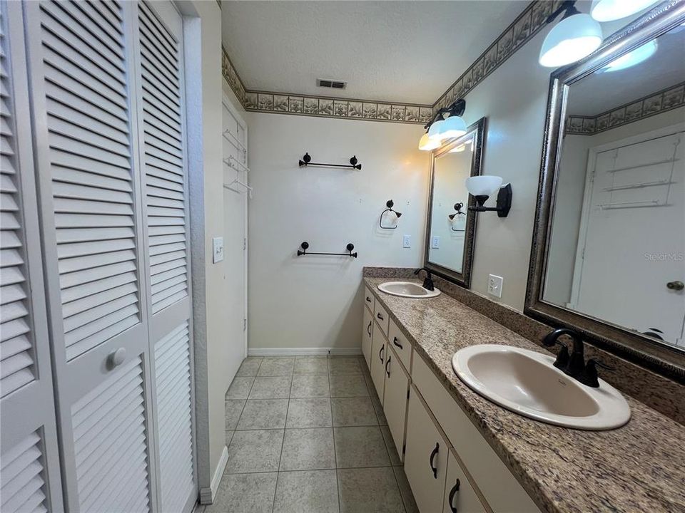 For Rent: $1,600 (2 beds, 2 baths, 1345 Square Feet)