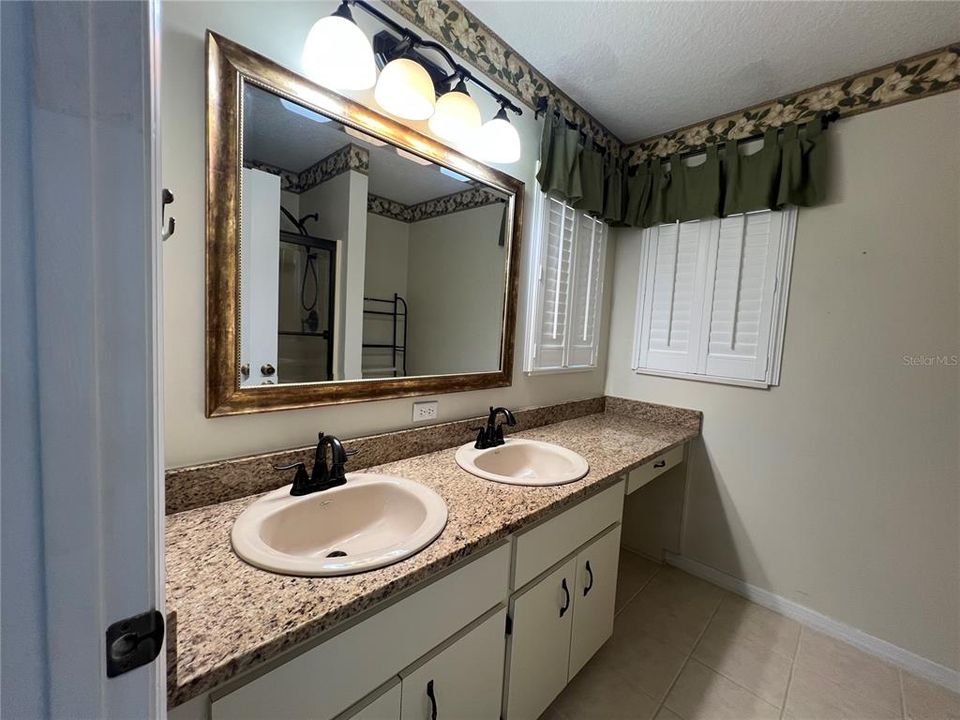 For Rent: $1,600 (2 beds, 2 baths, 1345 Square Feet)