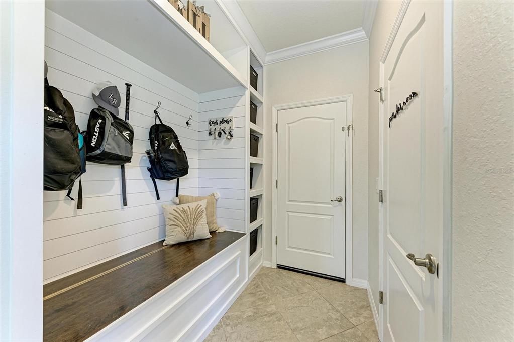 Под контрактом: $829,000 (6 спален, 4 ванн, 3899 Квадратных фут)