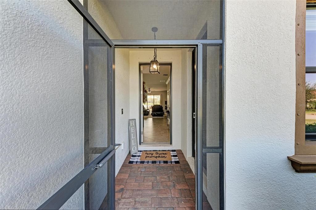 Под контрактом: $829,000 (6 спален, 4 ванн, 3899 Квадратных фут)