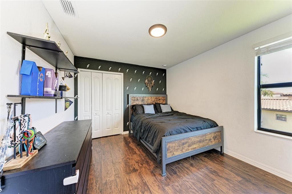 Под контрактом: $829,000 (6 спален, 4 ванн, 3899 Квадратных фут)