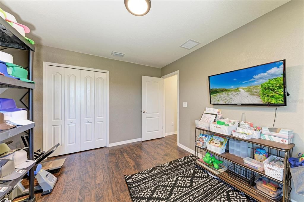 Под контрактом: $829,000 (6 спален, 4 ванн, 3899 Квадратных фут)