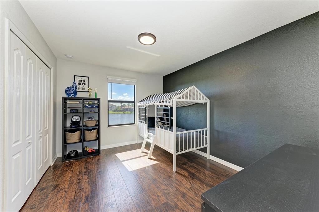 Под контрактом: $829,000 (6 спален, 4 ванн, 3899 Квадратных фут)