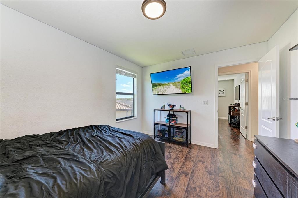 Под контрактом: $829,000 (6 спален, 4 ванн, 3899 Квадратных фут)