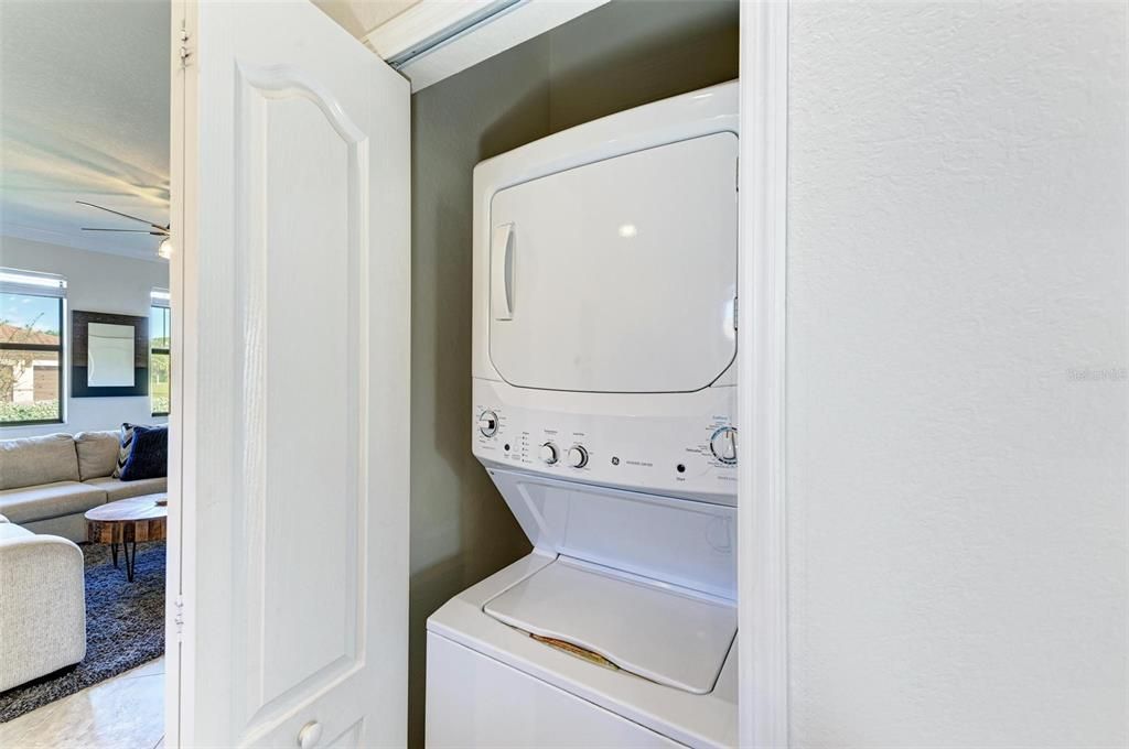 Под контрактом: $829,000 (6 спален, 4 ванн, 3899 Квадратных фут)