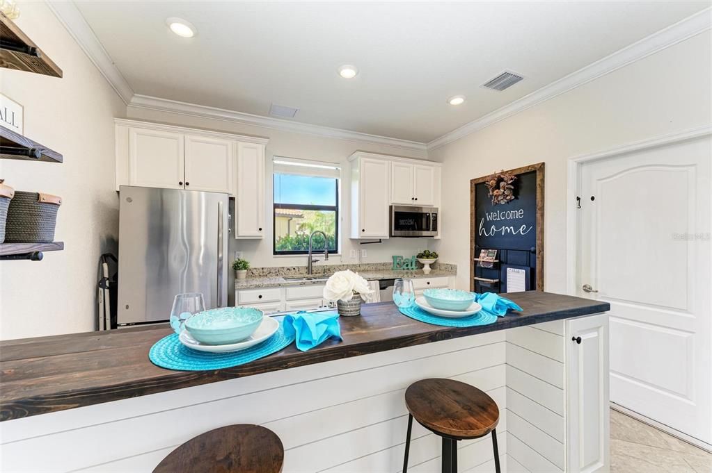 Под контрактом: $829,000 (6 спален, 4 ванн, 3899 Квадратных фут)