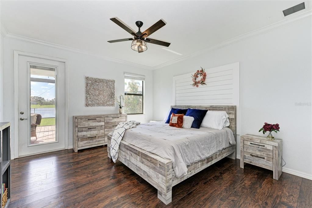 Под контрактом: $829,000 (6 спален, 4 ванн, 3899 Квадратных фут)